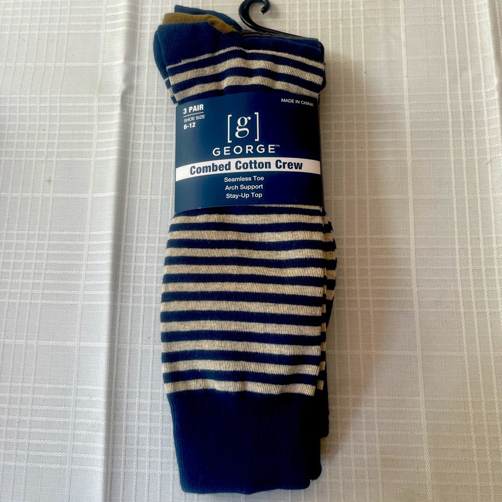 Men’s socks shoes size 6 to 12. 3 pair Blue tan